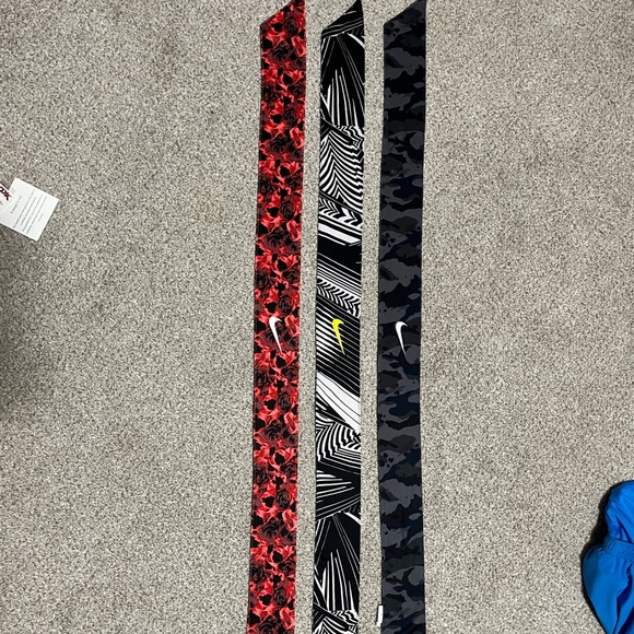 3 Nike Athletic Headbands - Picture 2 of 3